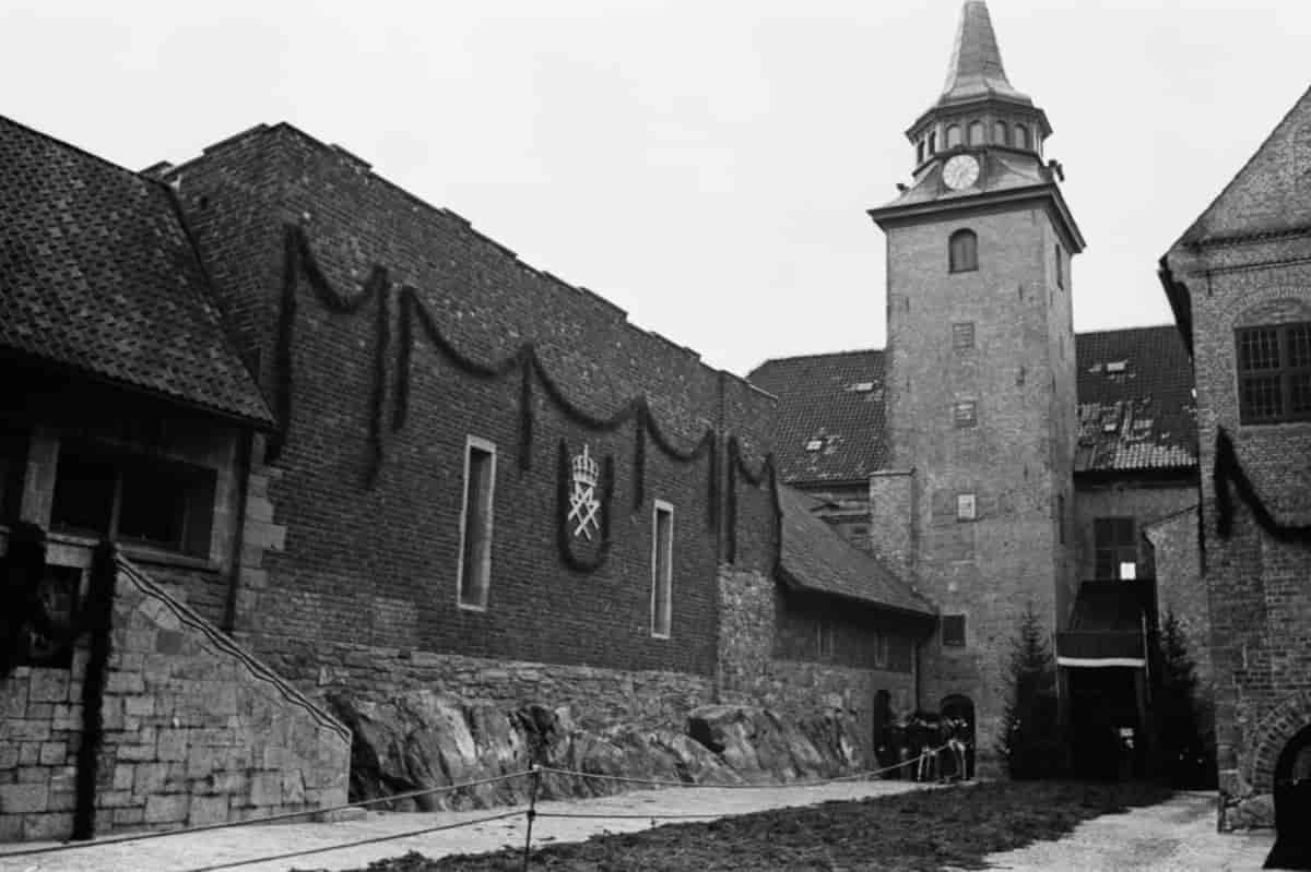 Akershus kirke under dronning Mauds begravelse i 1938