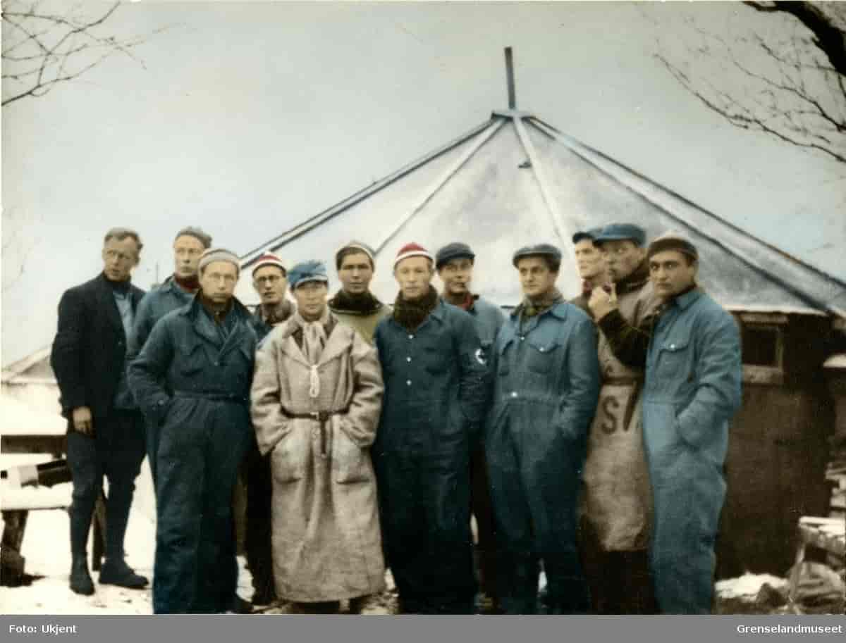 Kirkeneslærere oktober 1942, kolorert foto