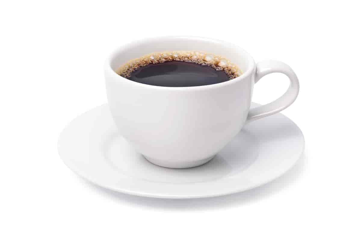 Foto av en kopp med svart kaffe