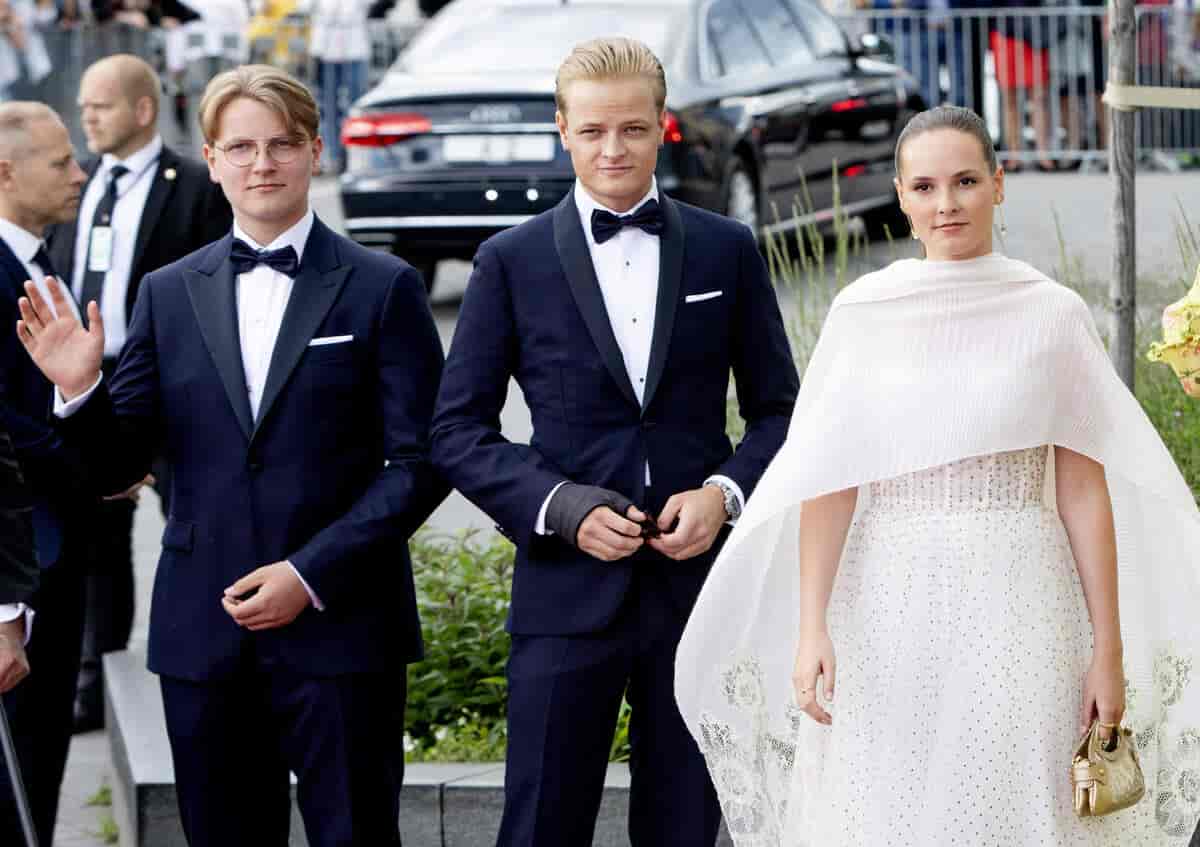 Prins Sverre Magnus, Marius Borg Høiby og prinsesse Ingrid Alexandra på hennes 18-årsdag. 
