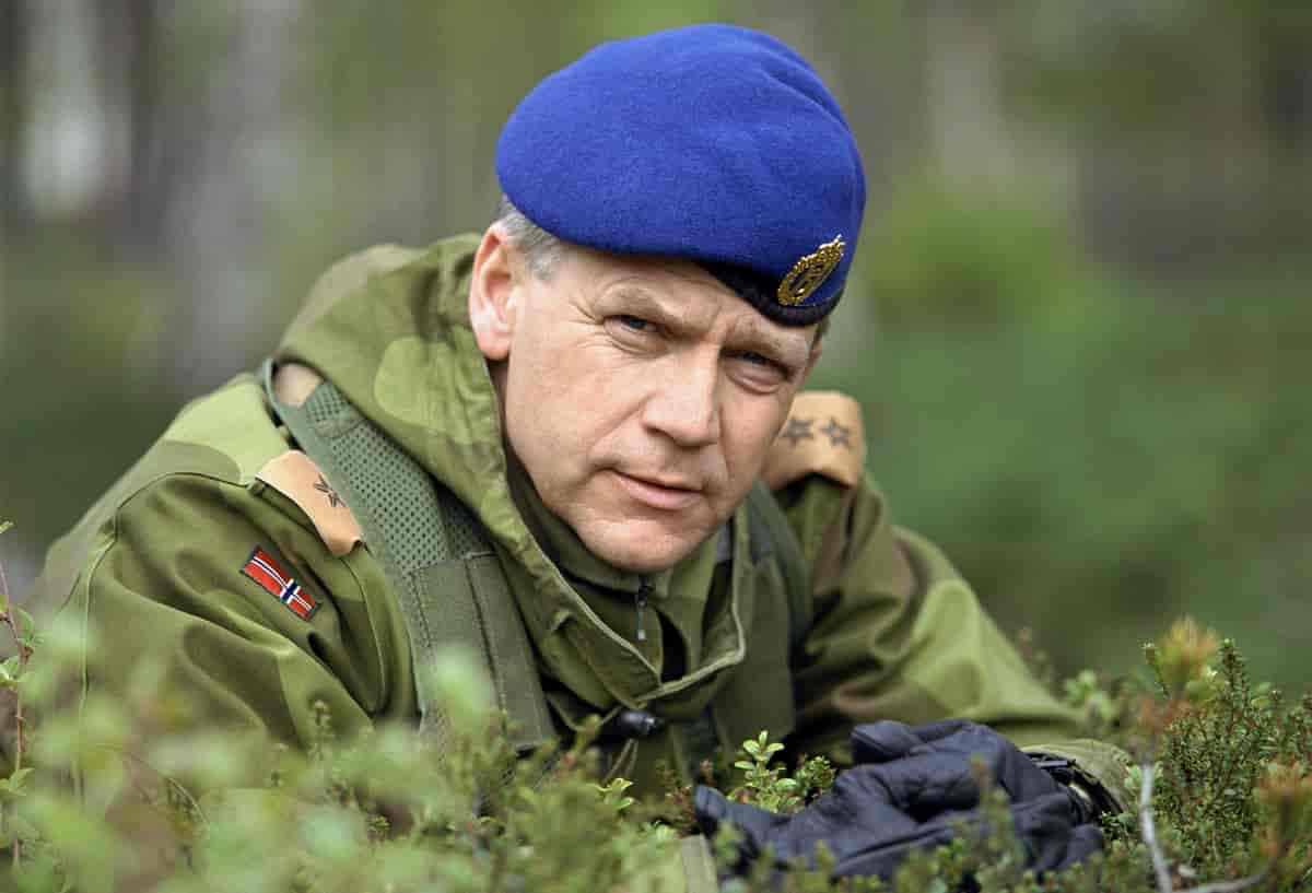 Sjef 6. divisjon, Lars Sølvberg.