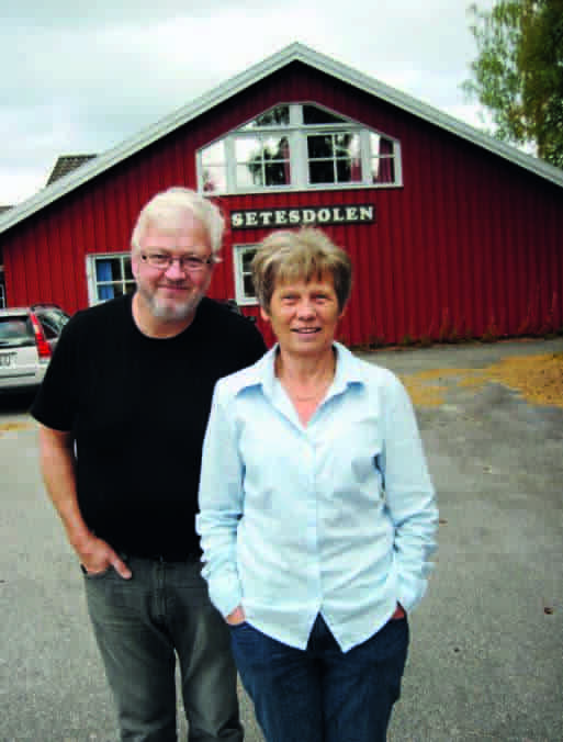 Redaktør Sigurd Haugsgjerd og forretningsfører Anne Bygland  har drevet Setesdølen siden 1976.