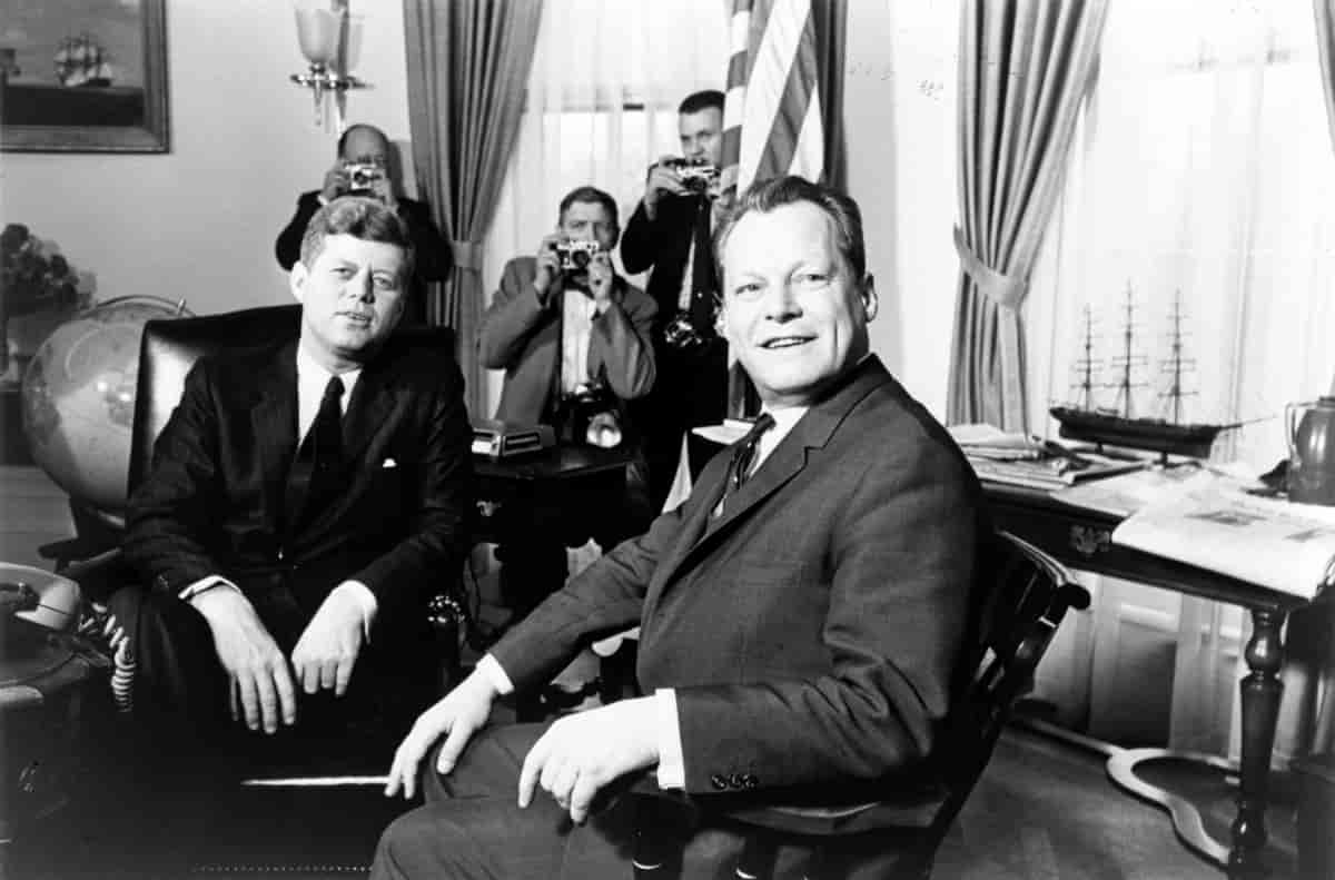 Willy Brandt (til høyre) sammen med den amerikanske presidenten John F. Kennedy i 1961