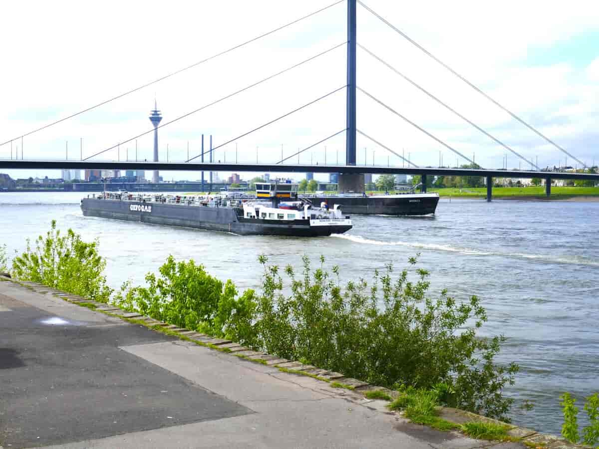 Trafikk på Rhinen.