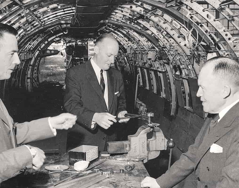 Henning Throne-Holst (til høyre) på besøk ved Lockheed Corporation i USA i 1960-årene