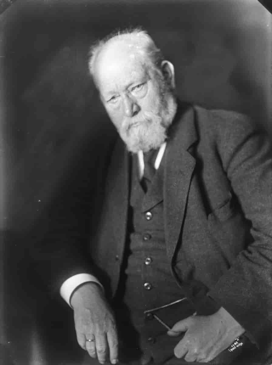 Abraham Berge som statsminister, fotografert 1923