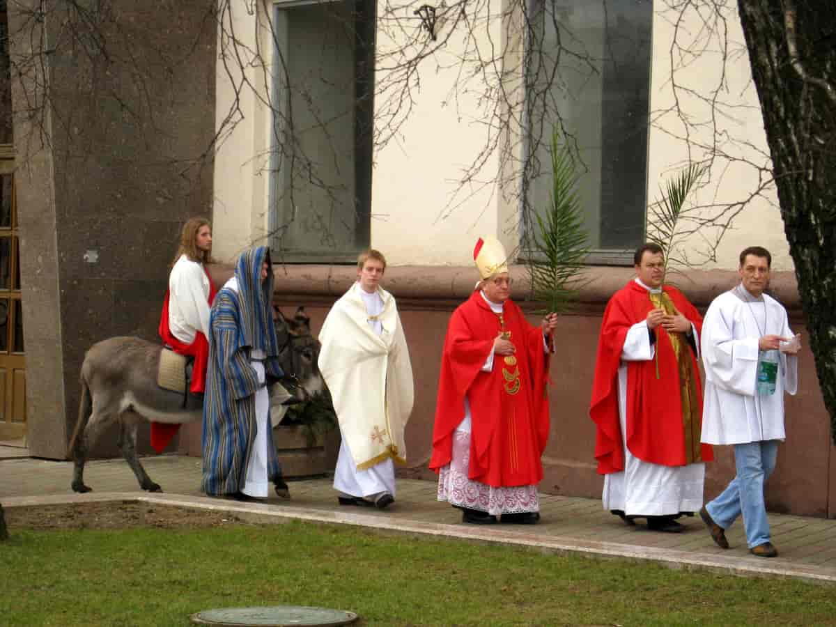 Prosesjon på palmesøndag ifm feiring av katolsk påske i Minsk