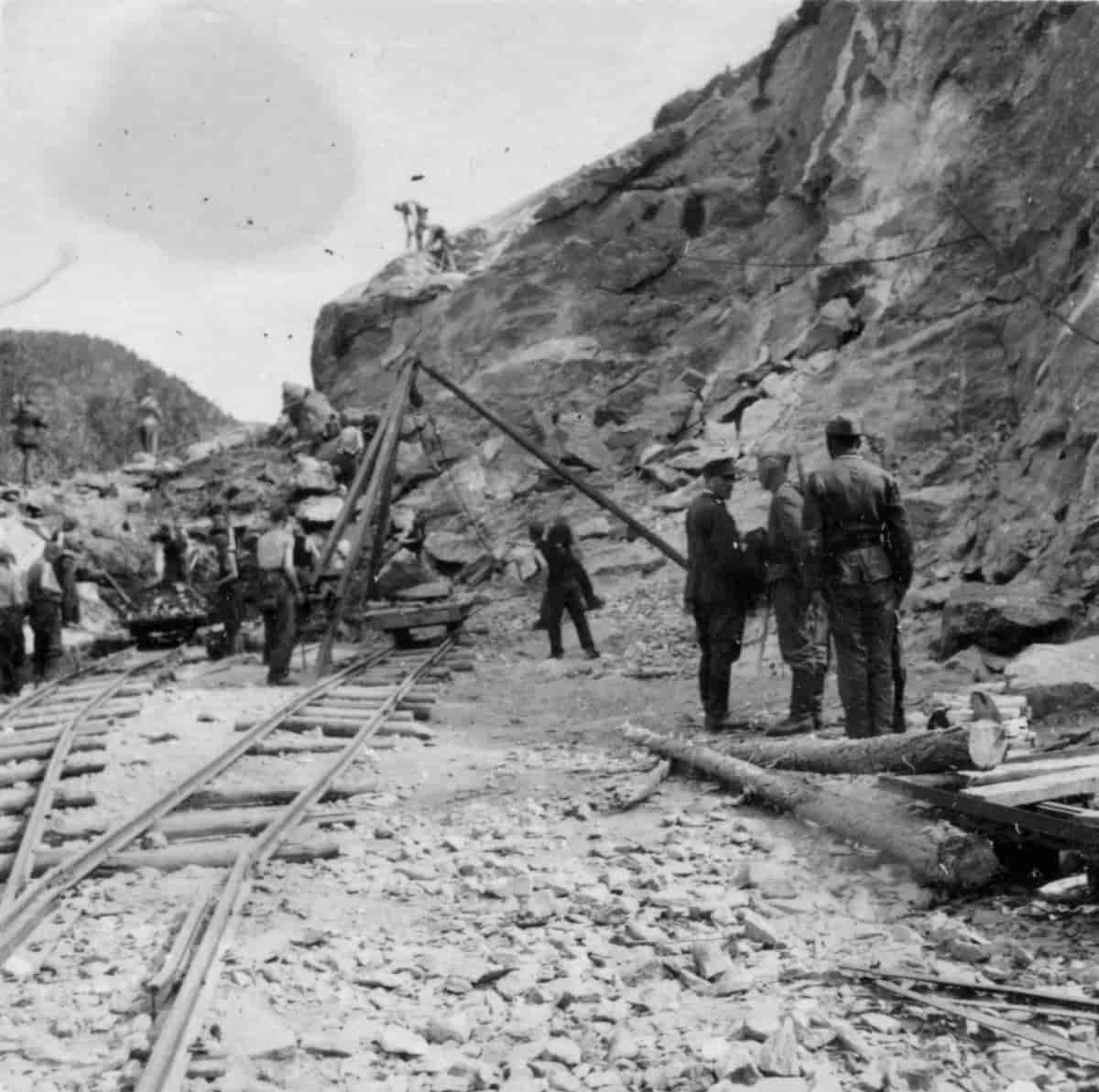 Sovjetiske fanger bygger "Blodveien"