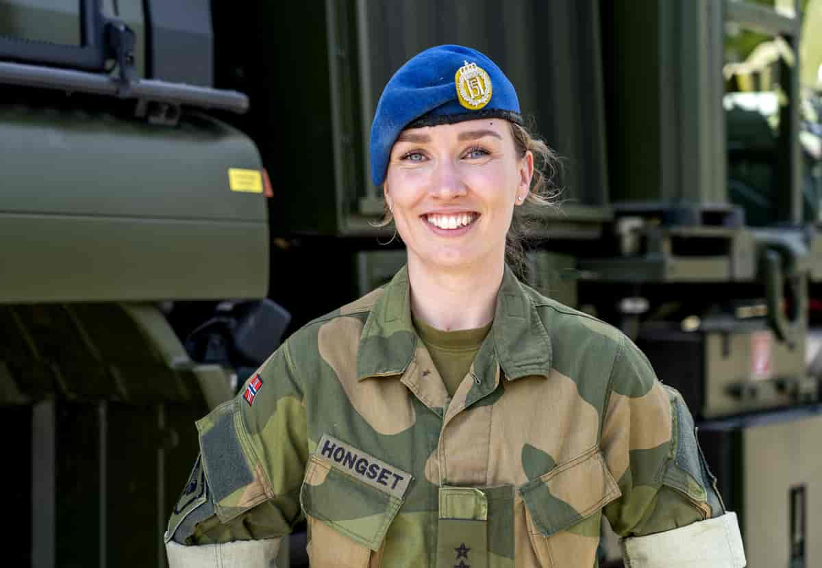 Foto av blå beret hos Brigade Nord