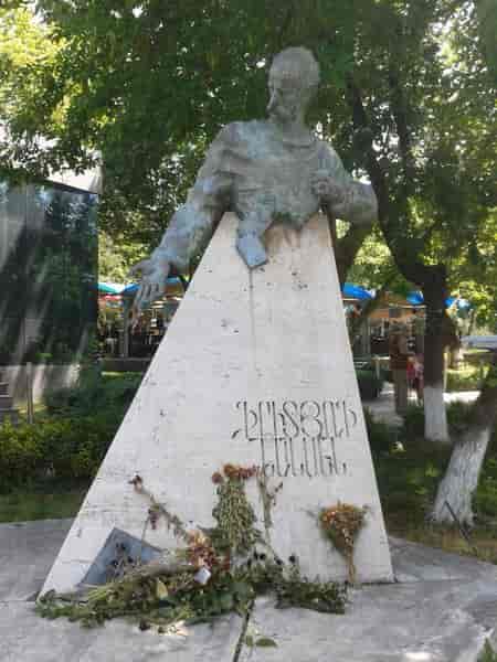 Statue av Nansen i Armenia