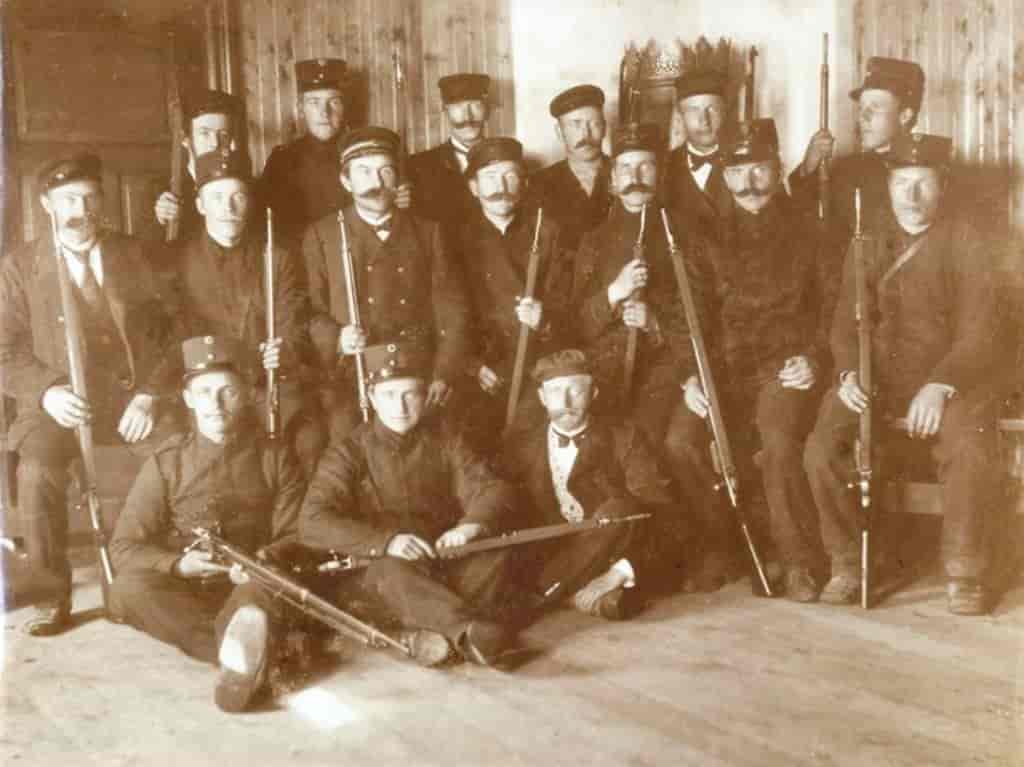 Soldater med Krag-Jørgensen-rifler