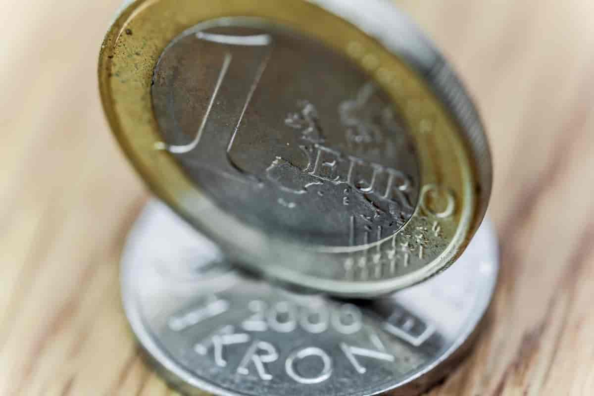 Euro-mynt og kronestykke