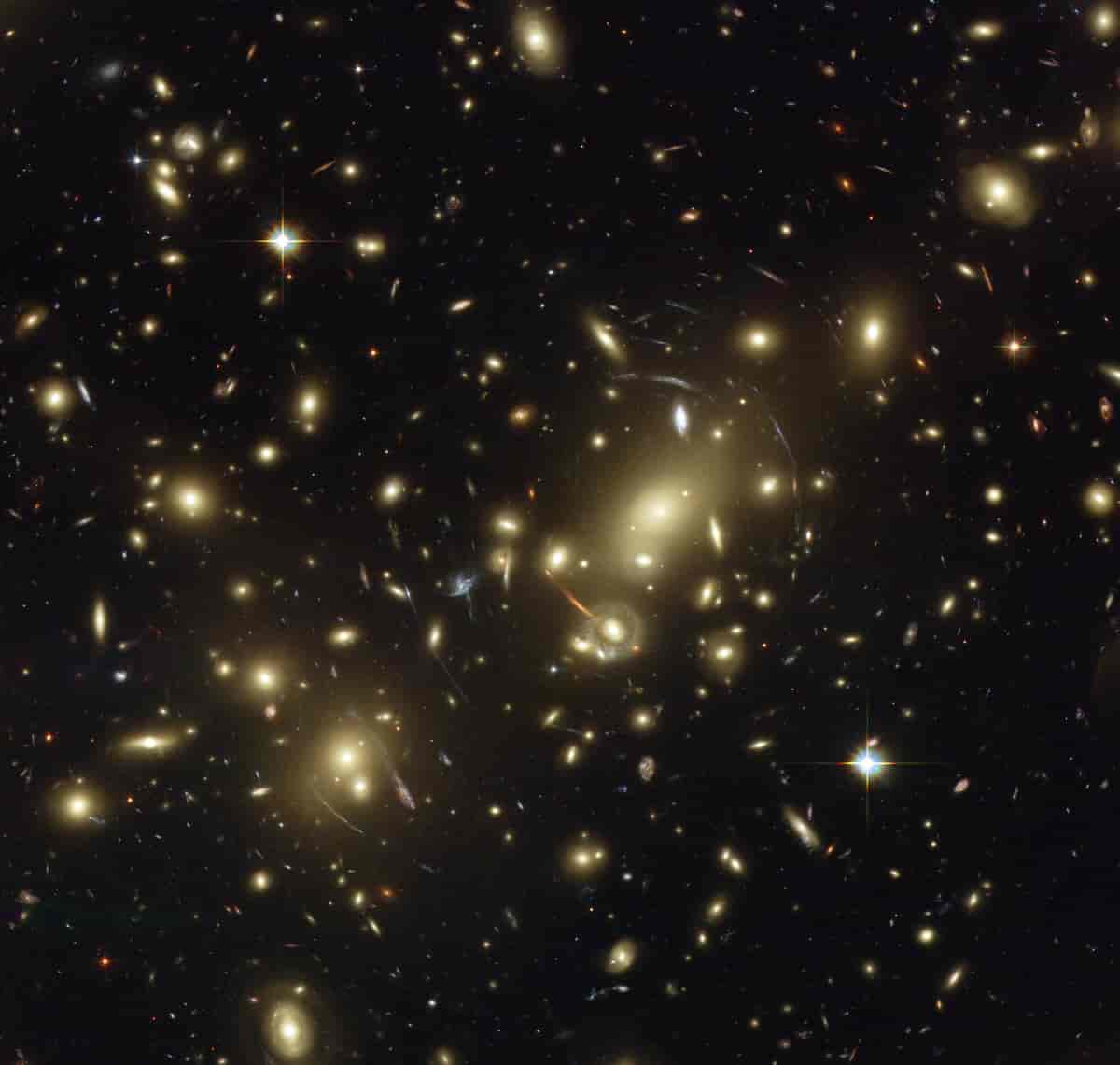 Gravitasjonslinsing av galaksehopen Abell 2218