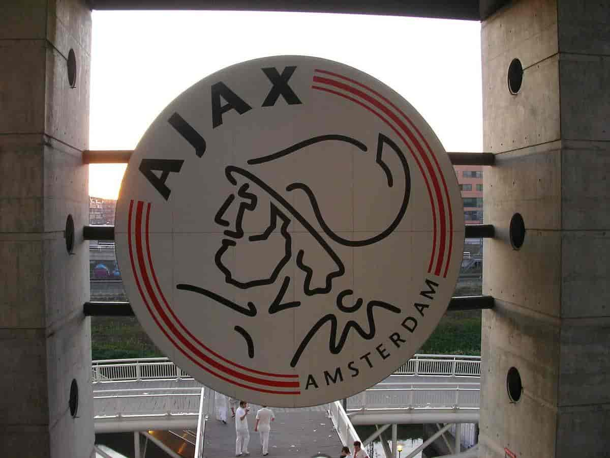Bilde av Ajax sin logo tatt på Amsterdam Arena