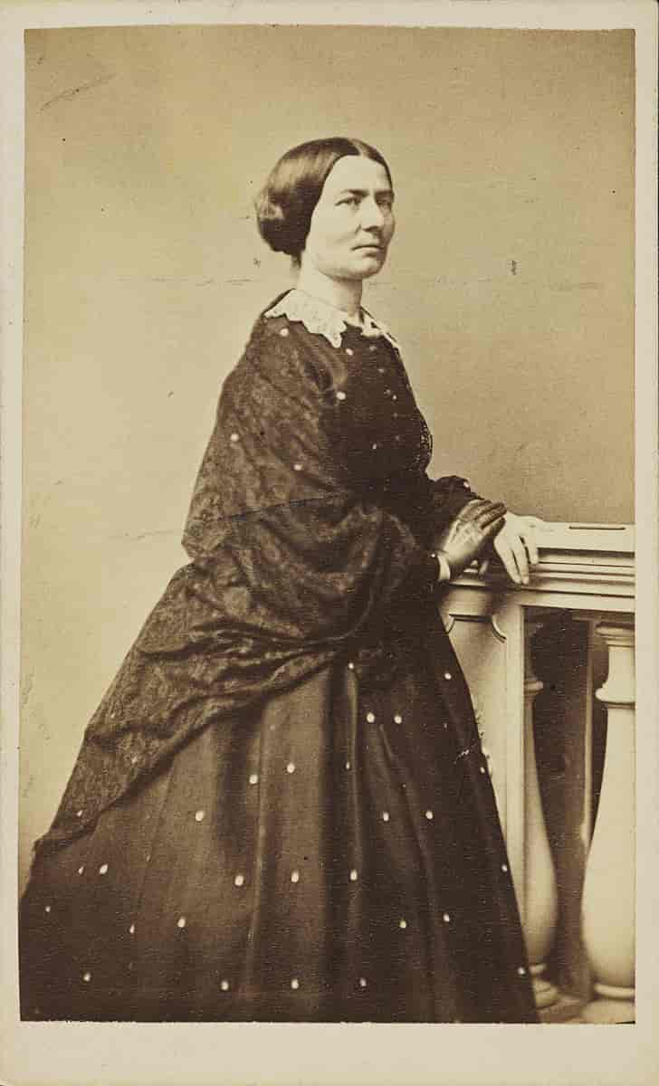 Aasta Hansteen, fotografert 1863