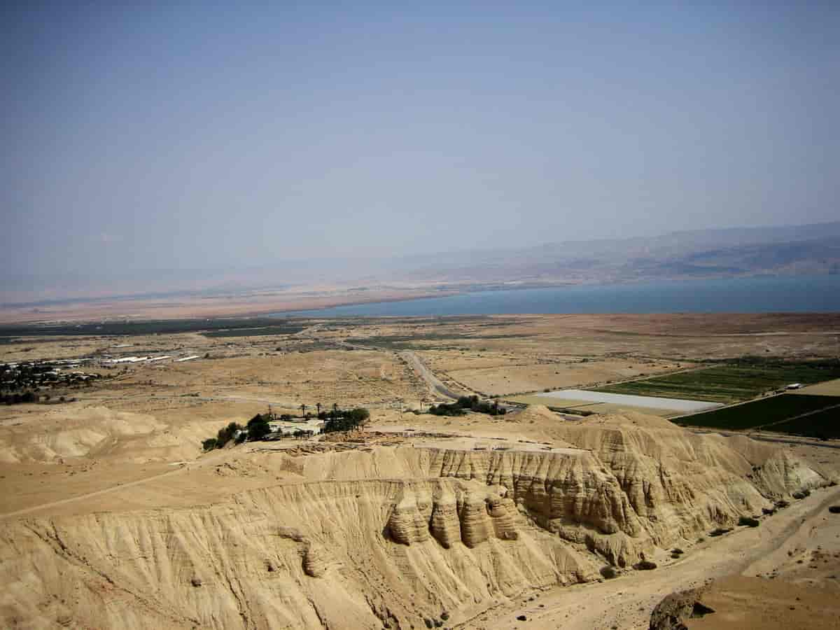 Utsikt over Qumran og Dødehavet