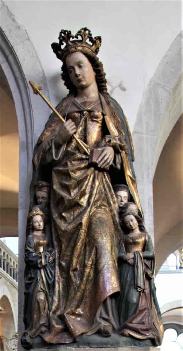 Skulptur av St. Ursula i kirken som er viet til henne i Köln. Hun ble drept med en pil.