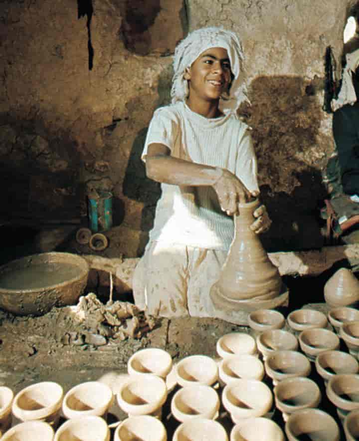 Barnearbeid (pottemaker, Bahrain)