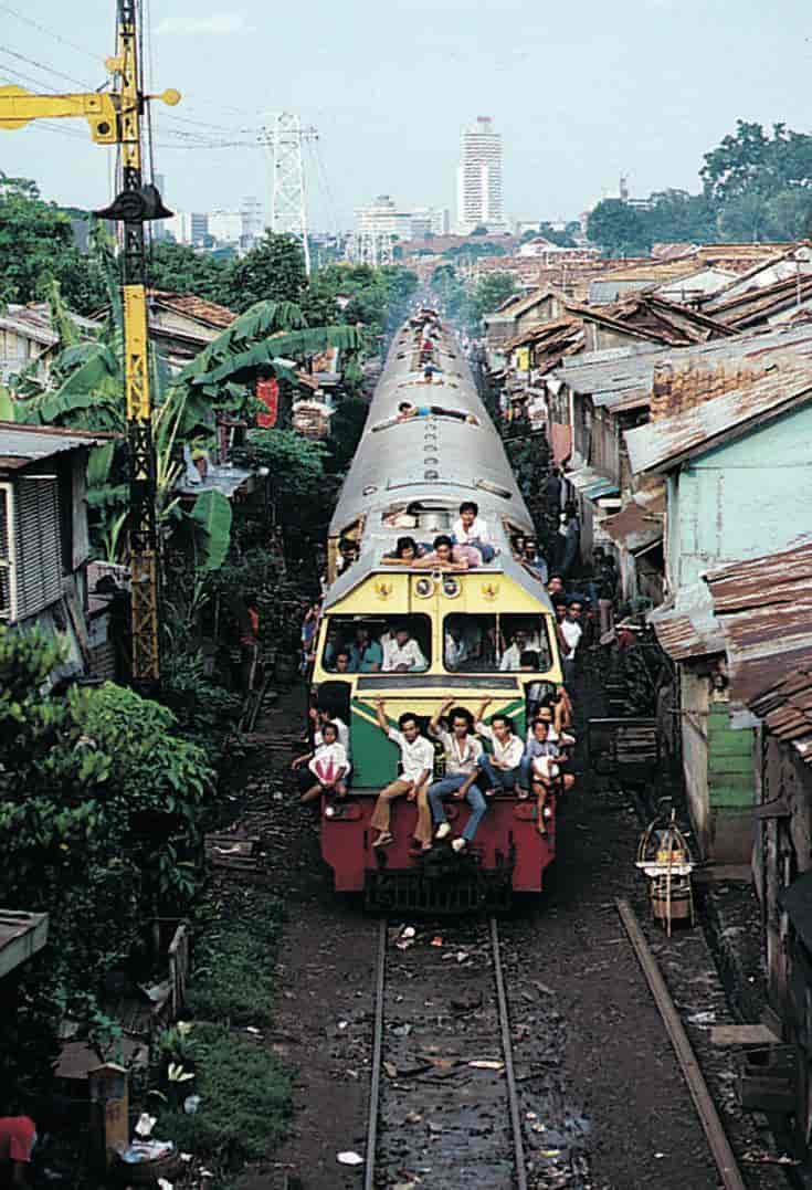 Indonesia (Samferdsel) (toglinje i slummen)