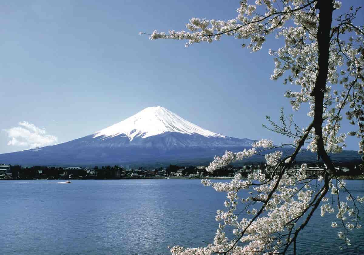 Japan 1. Токио вулкан Фудзияма. Фудзи Сан гора. Гора Фудзияма Хоккайдо. Высшая точка Японии — вулкан Фудзияма (3776 м).