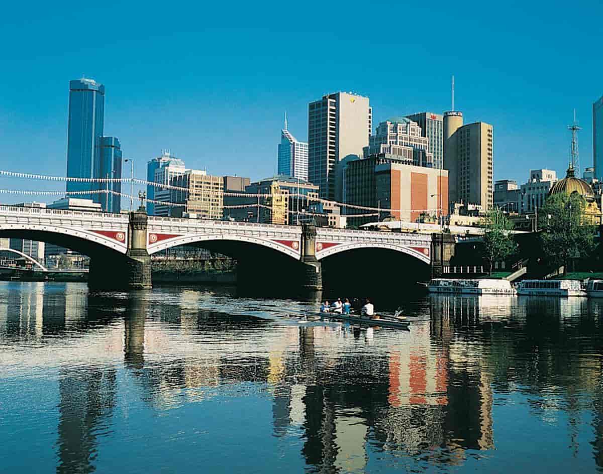 Melbourne (ved elven Yarra)