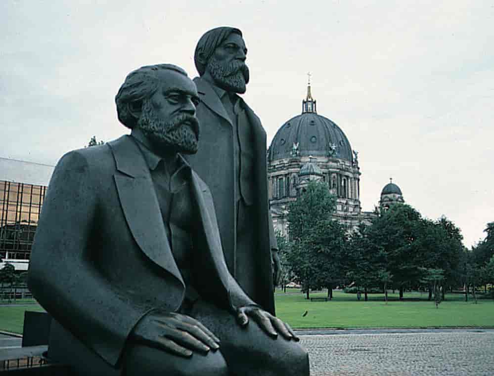 Tyskland, Marx-Engels-skulptur