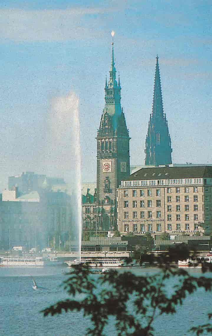 Hamburg (Rådhuset og Nokolaiturm)