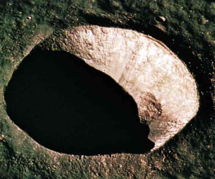 Månen (Schmidt-krateret)