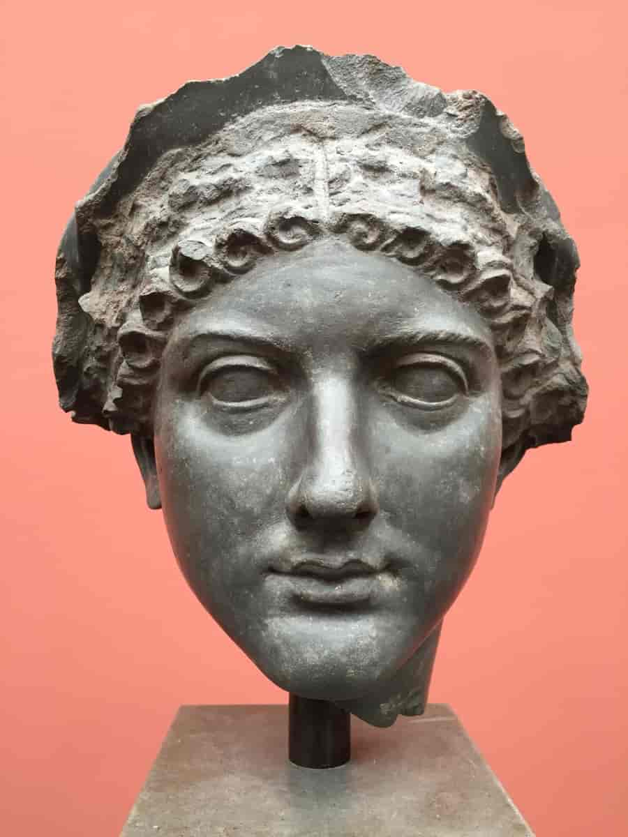 Agrippina minor