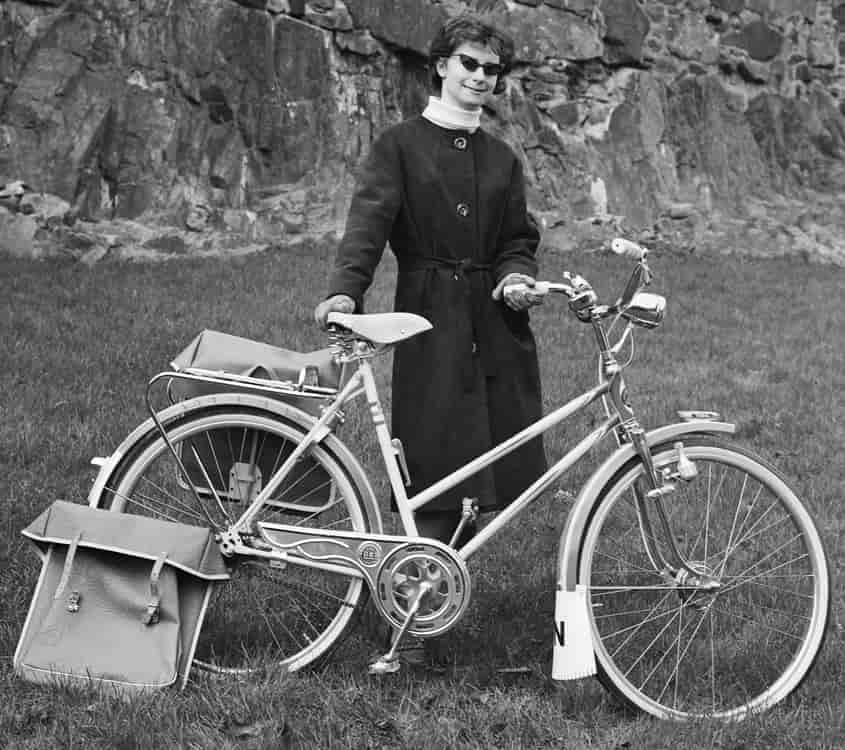Kvinne med DBS-sykkel, 1965