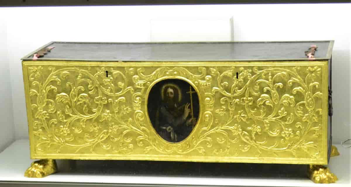 Skrinet med relikviene av apostelen Tomas i basilikaen i Ortona, Italia