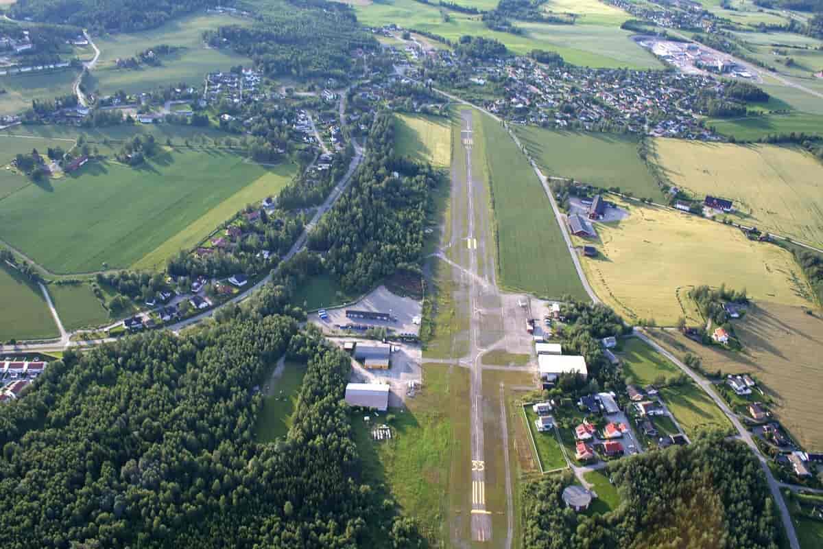 Hamar lufthavn, Stafsberg