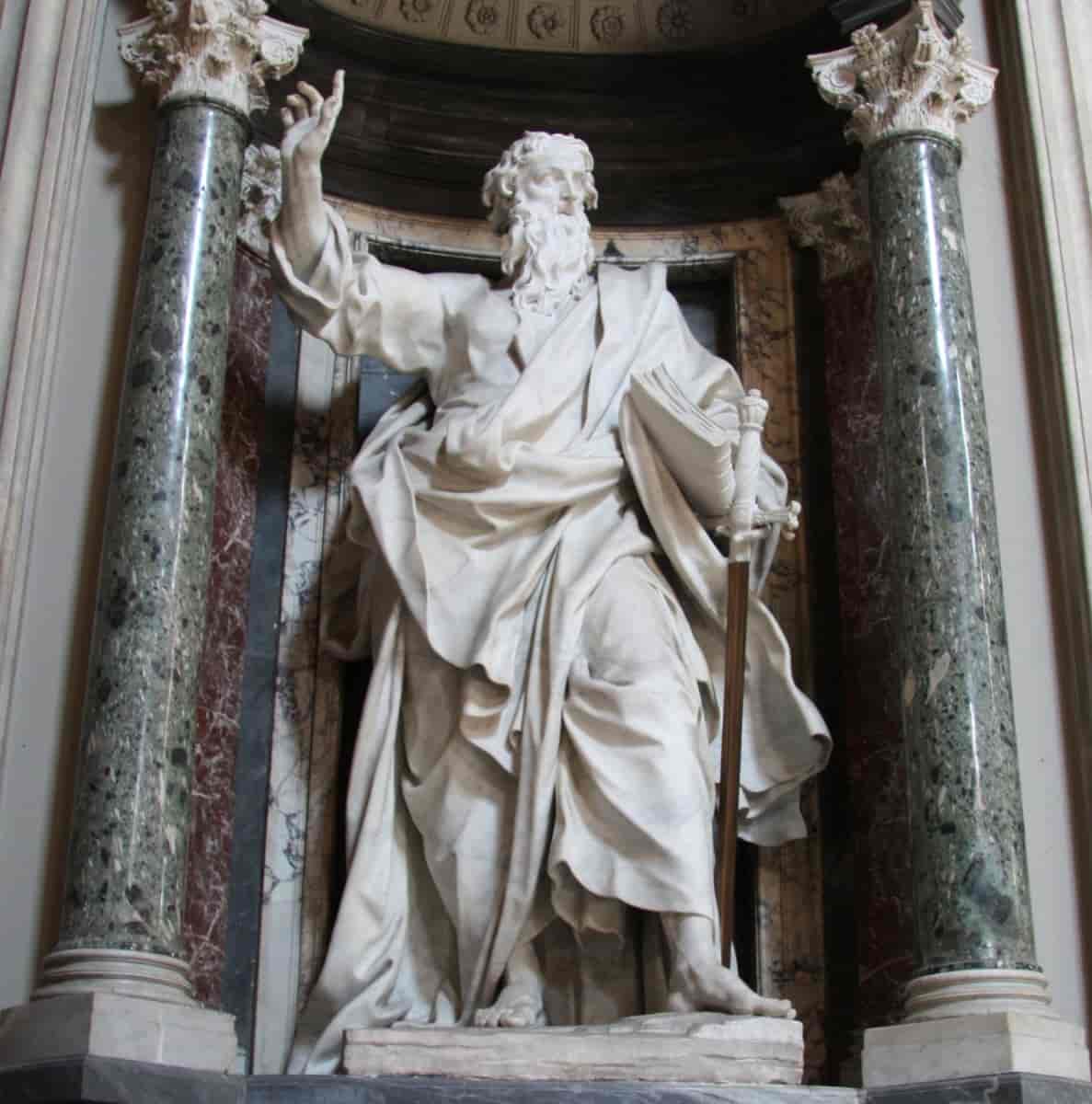 Apostelen Paulus med sverdet som attributt. Statue i San Giovanni in Laterno, Roma