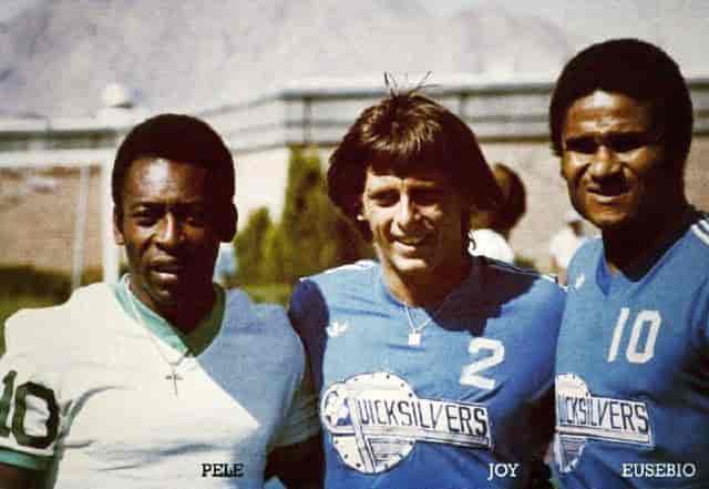Pelé, Brian Joy og  Eusébio. Bildet er tatt  1. april 1977 før en kamp mellom Las Vegas Quicksilvers og New York Cosmos.