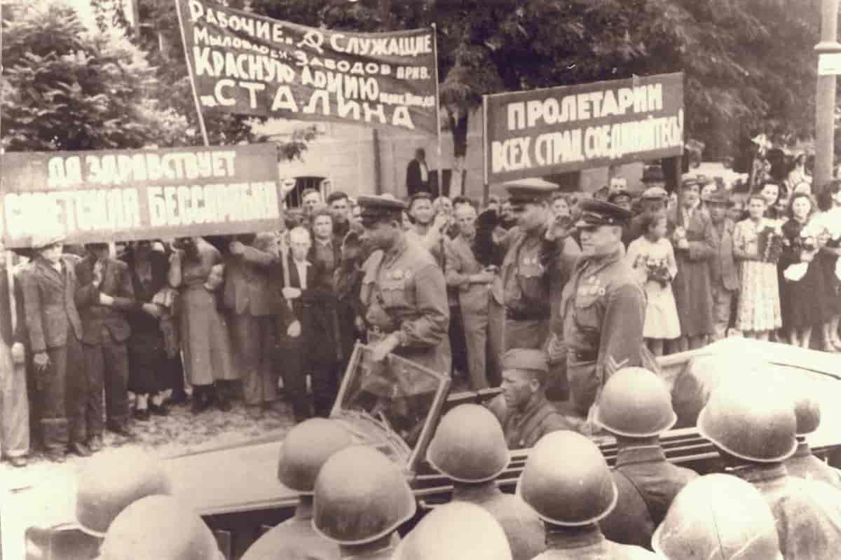 Sovjetisk parade i Chisinau etter invasjonen
