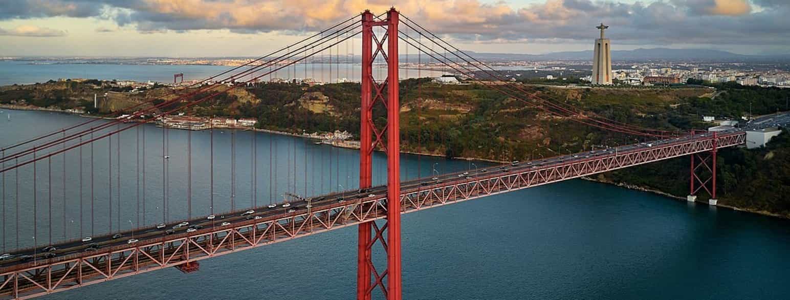 Ponte 25 de Abril/25. april-broen i Lisboa
