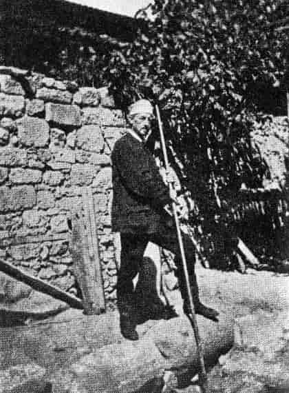 Den tyske arkeologen Alexander Conze under en utgravning på Samothrake.
