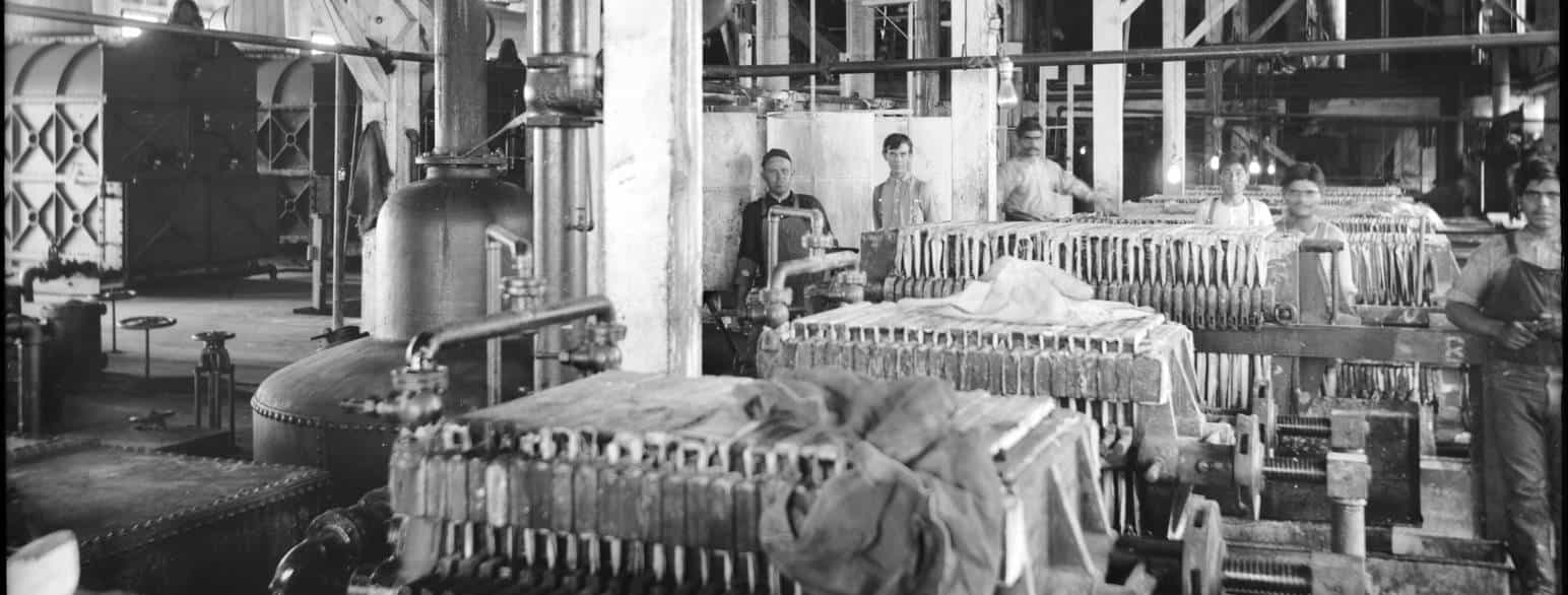 Innsiden av en sukkerfabrikk ca 1900