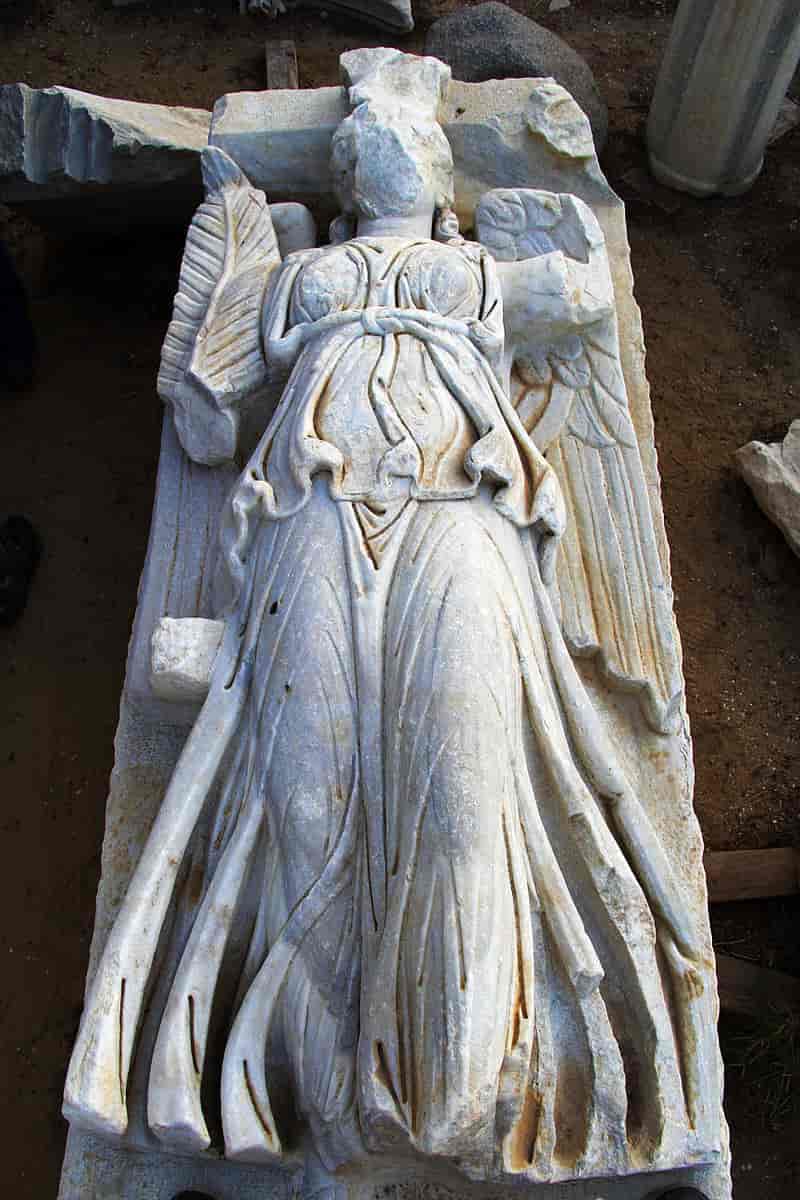 Statue av seiersgudinnen Nike, funnet i Ashkelon.