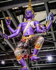 Statue av Vishnu på Suvarnabhumi-flyplassen i Bangkok, Thailand.