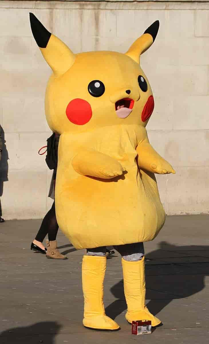 Person utkledd som Pikachu