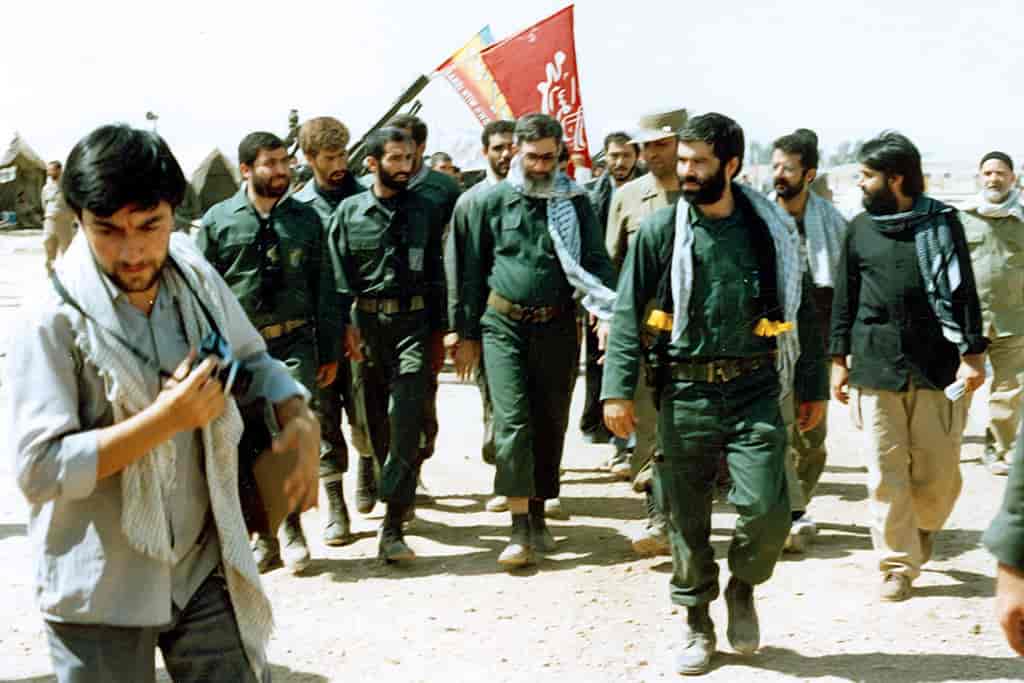 Ali Khamenei besøker krigsområde