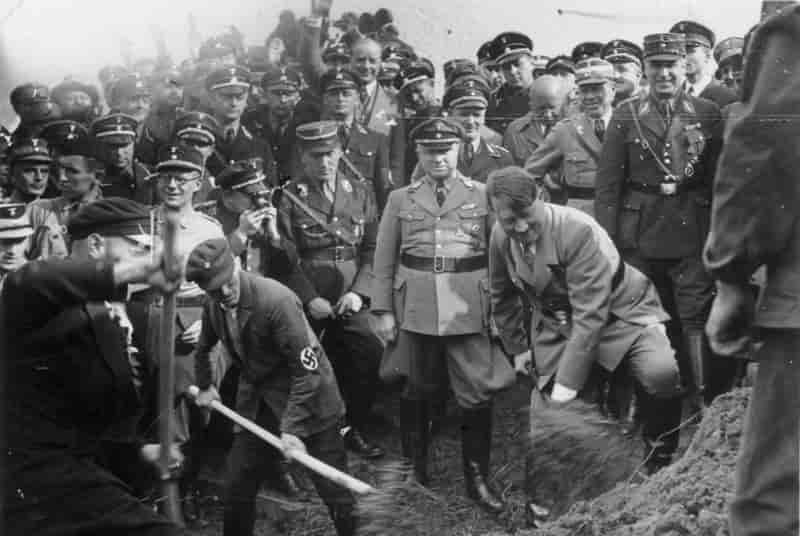 NSKK og Adolf Hitler