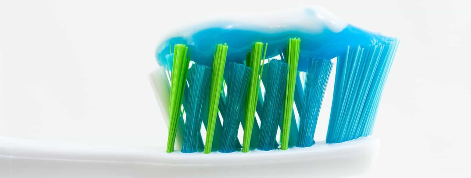 Tannbørste med tannpasta