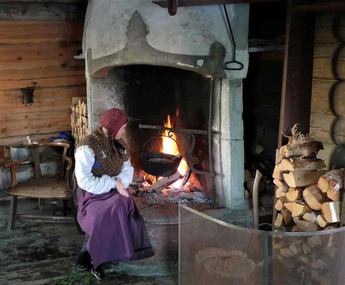 Vindskjerding i peisen i stua fra Detli på Trøndelag Folkemuseum