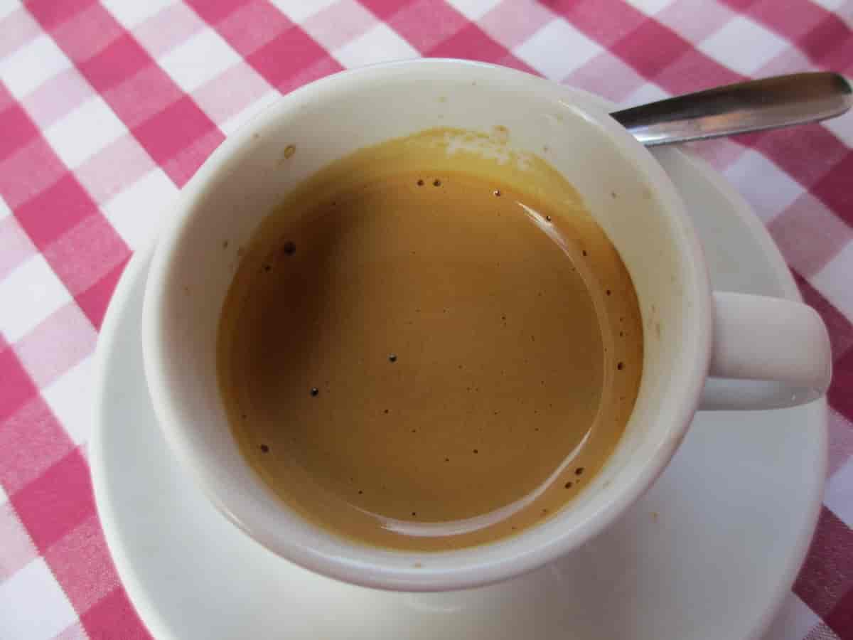En kopp med espresso