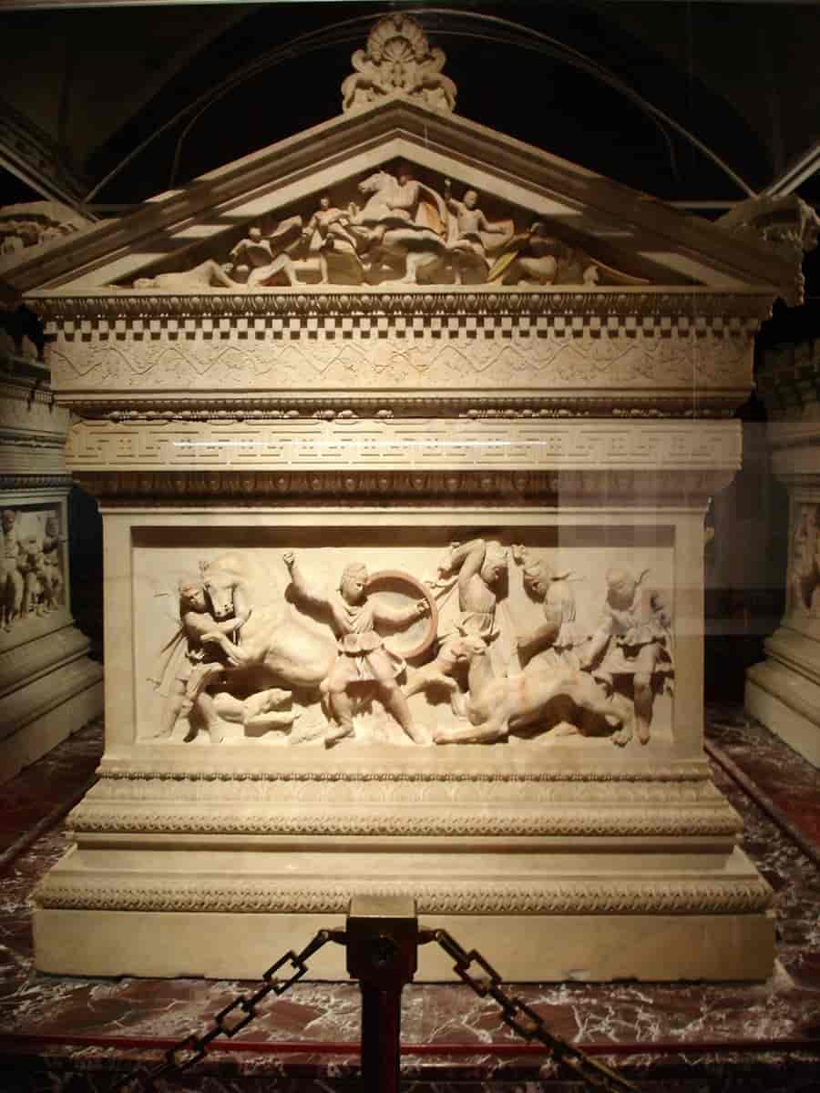 Aleksander-sarkofagen, kortside.