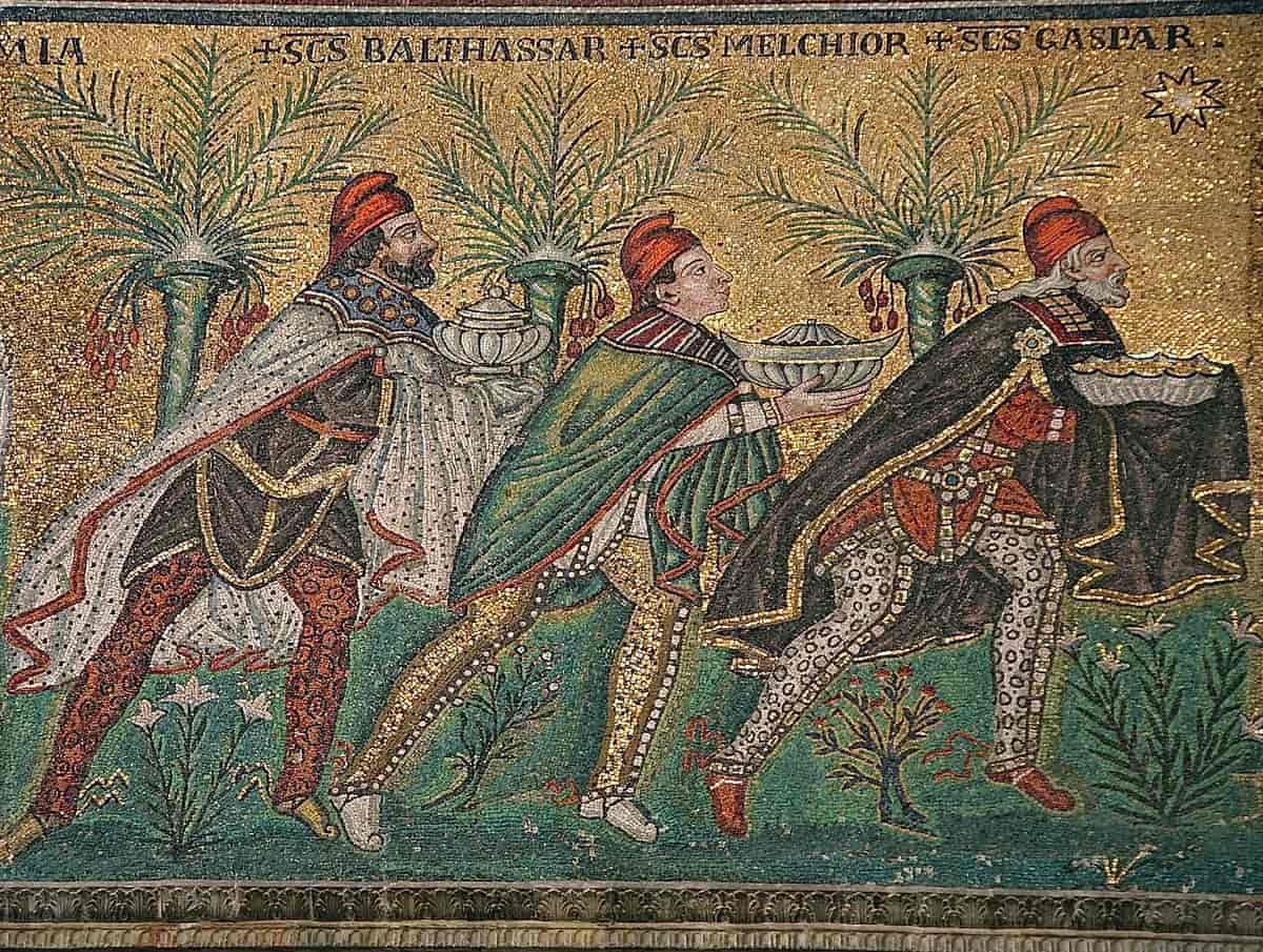 De hellige tre konger. Mosaikk i Sant'Apollinare Nuovo-kirken i Ravenna i Italia. 