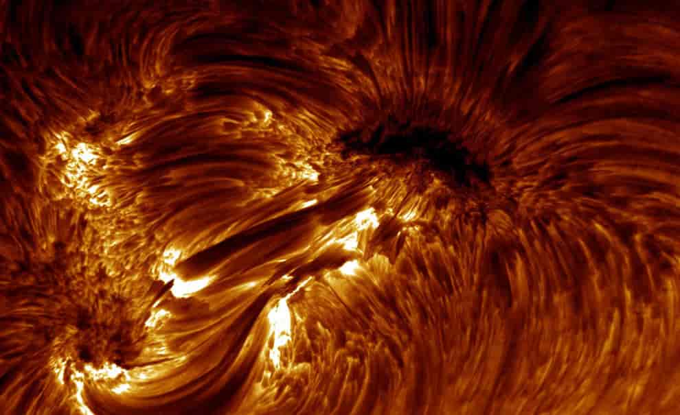 Aktivt område i kromosfæren rundt en solflek