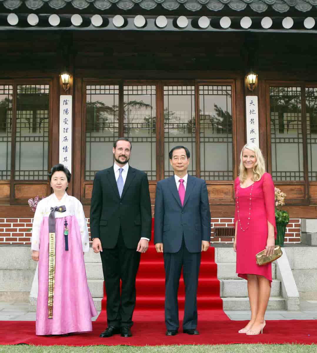 Kronprinsparet møter Han Duk Soo